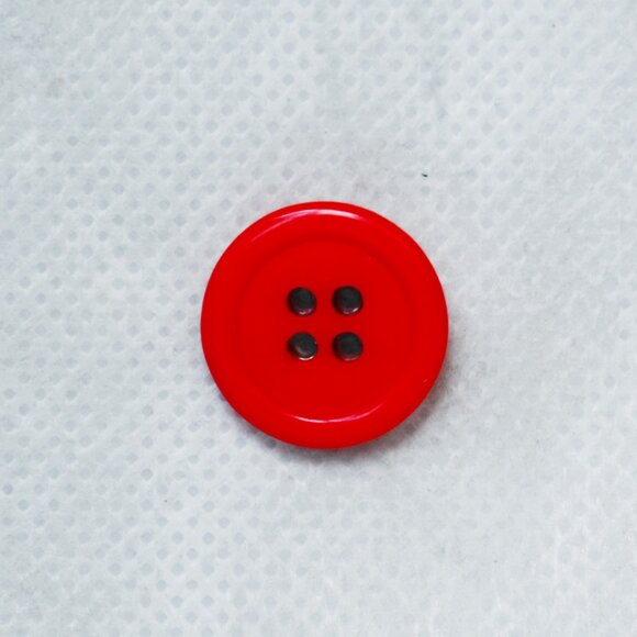 ❤️ Red Classic Button Pin - Picture 1 of 4